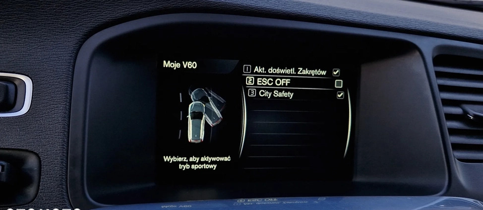 Volvo V60 cena 44700 przebieg: 221000, rok produkcji 2014 z Pionki małe 562